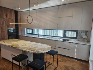 mobilier bucatarie lemn, mdf riflat curb